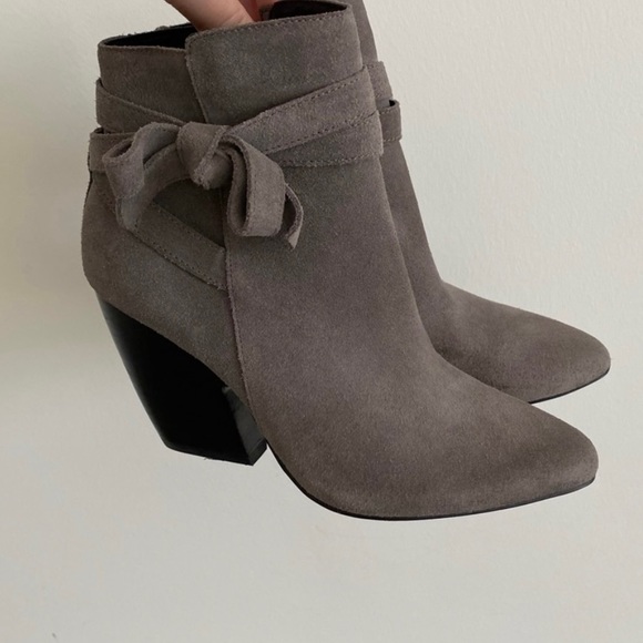 Pelle Moda gray suede ankle booties - Picture 3 of 3